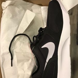 Nike kaishi size 8 women’s